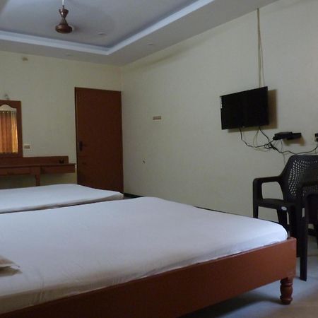Nanda Lodge Mettuppālaiyam Exterior foto