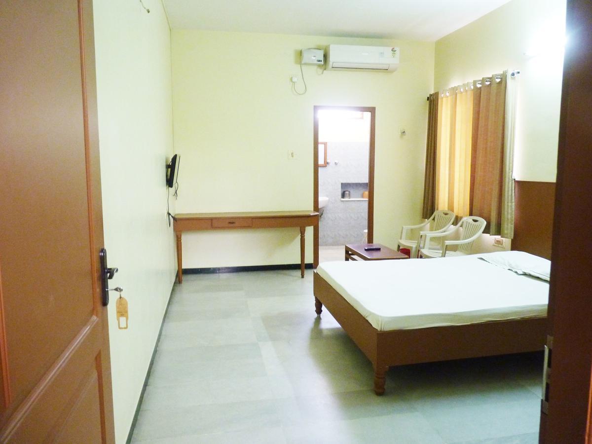 Nanda Lodge Mettuppālaiyam Exterior foto